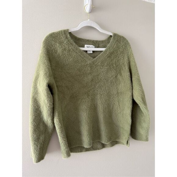 Rachael Zoe Fuzzy Sweater Size Medium V Neck Soft Green Long Sleeve Pullover - Picture 2 of 8